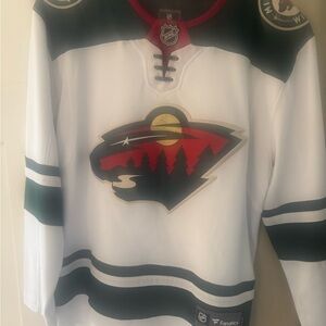 EXCELLENT CONDITION: Fanatics Green and Red Minnesota NHL Jersey